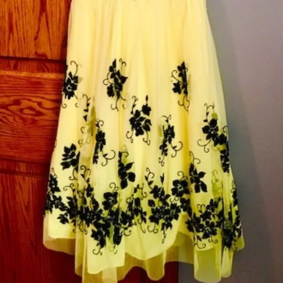 Formal Dress - Picture 3 of 3